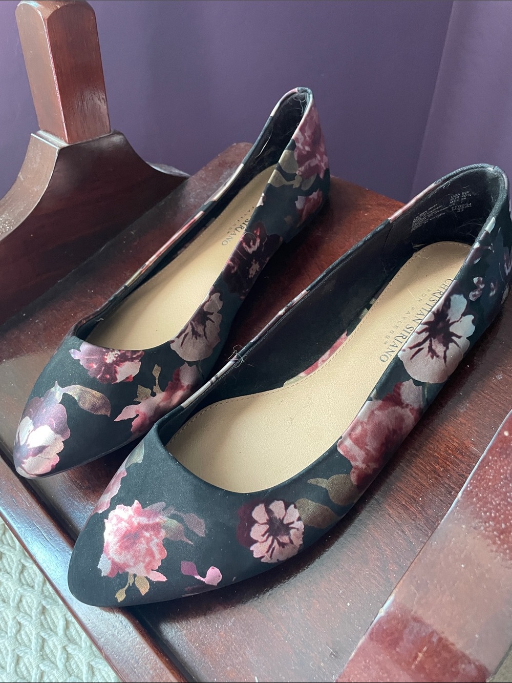 C SIRIANO PAYLESS FLORAL FLAT NWOT